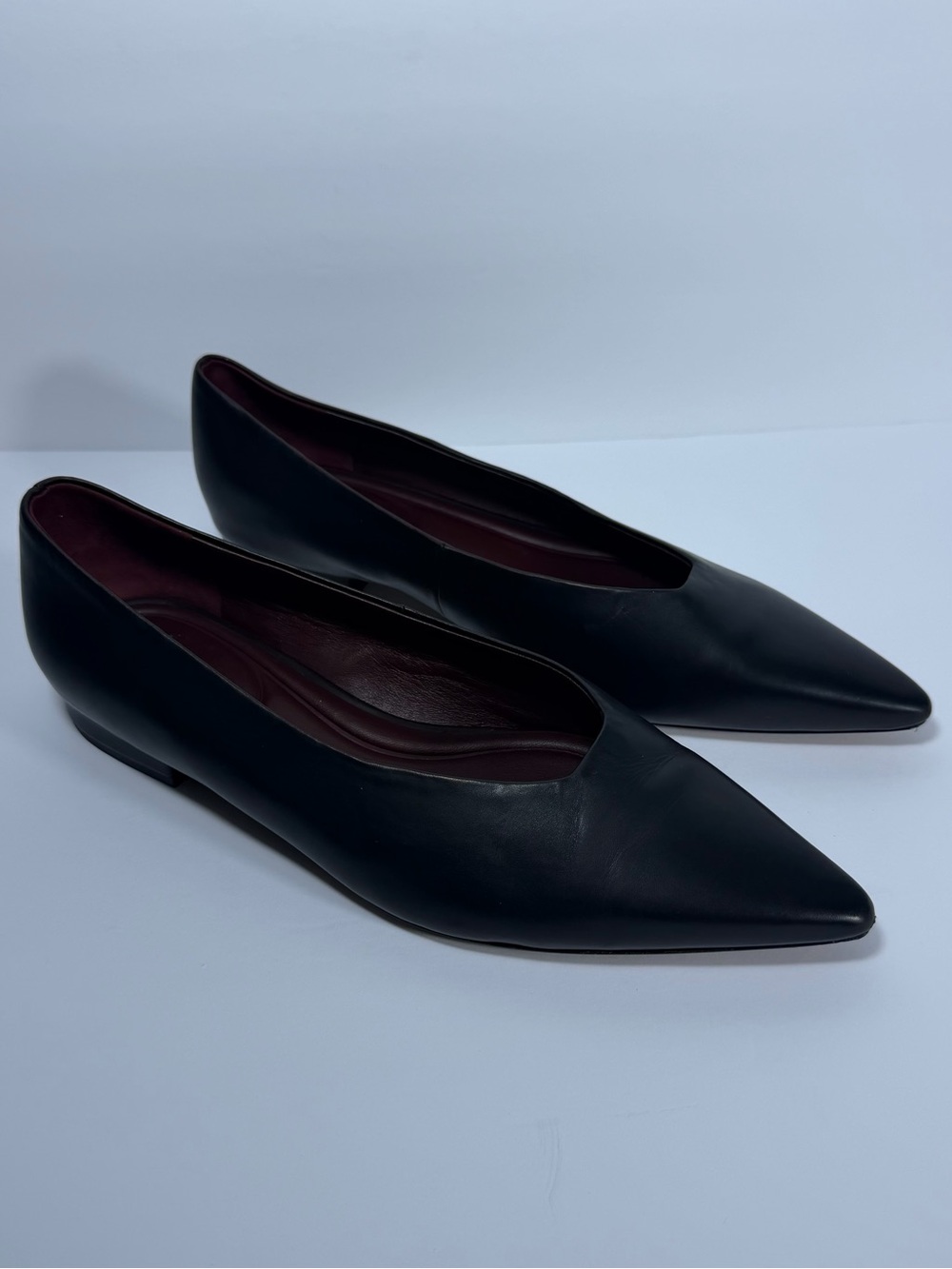Vince Isabel Flats Women Size 8.5M Black Sharp Pointed Toe Slip On Sophisticated